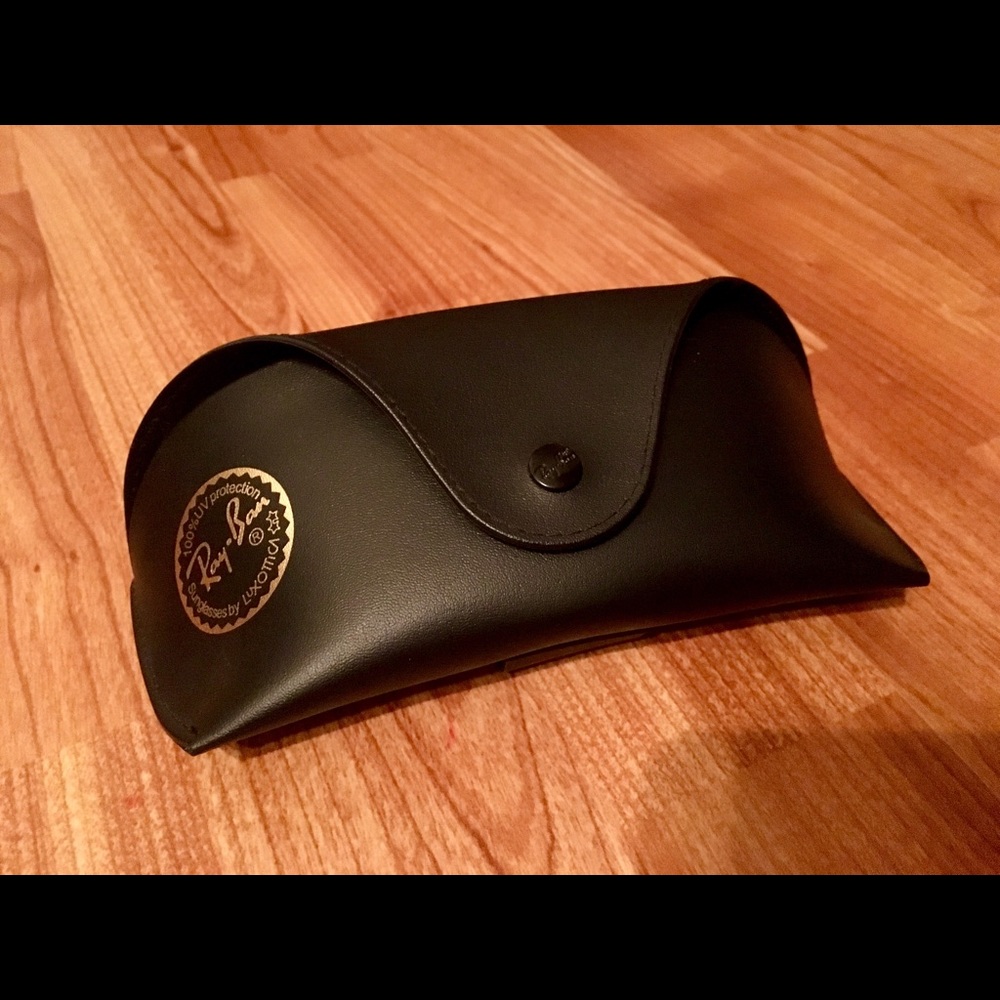 Ray-Ban sunglasses case! 😎Used once! Nose divider